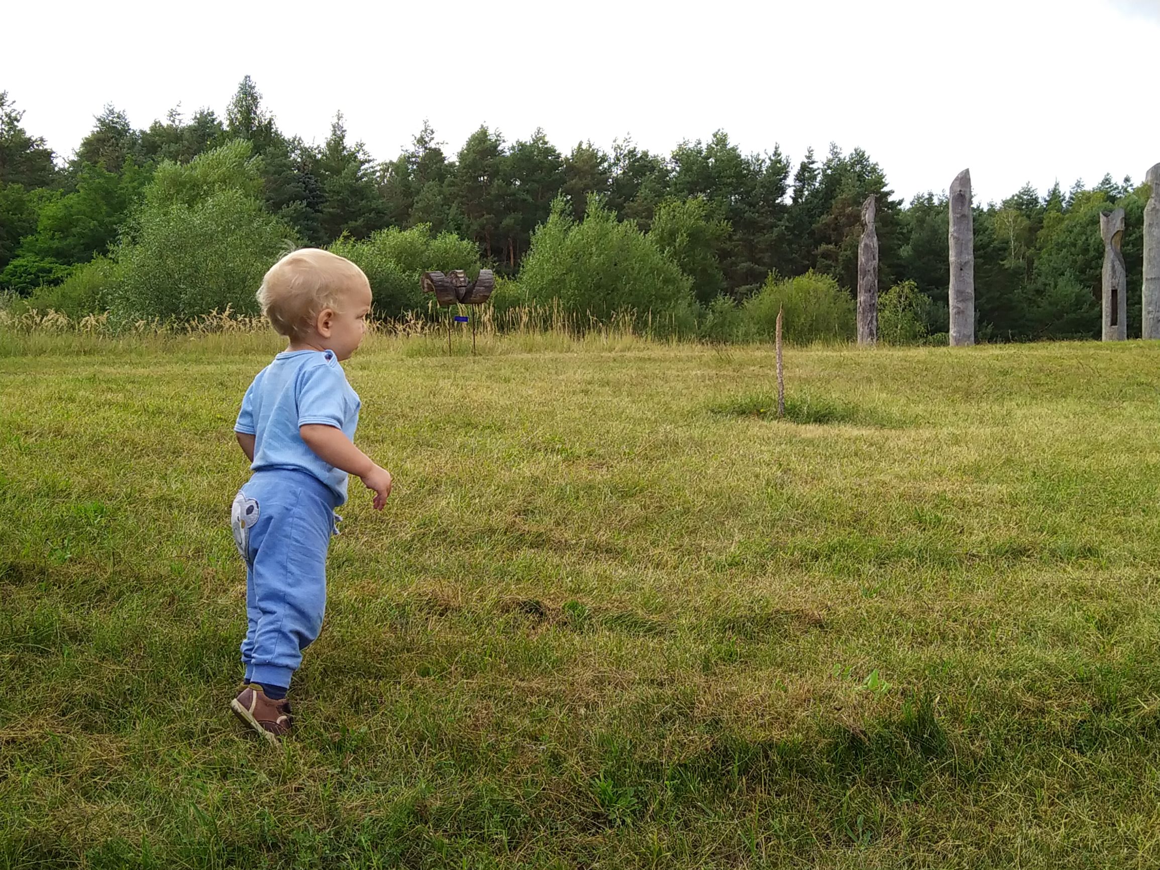 10 Korzyści, jakie przyniesie Twojemu dziecku regularny kontakt z naturą