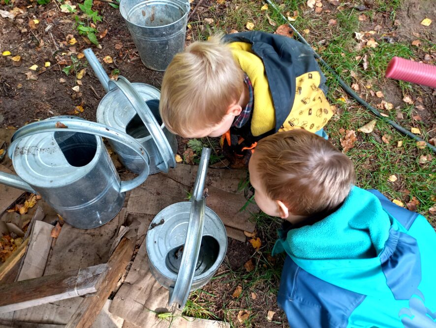 Prace ogrodowe, w które możesz zaangażować małe dziecko